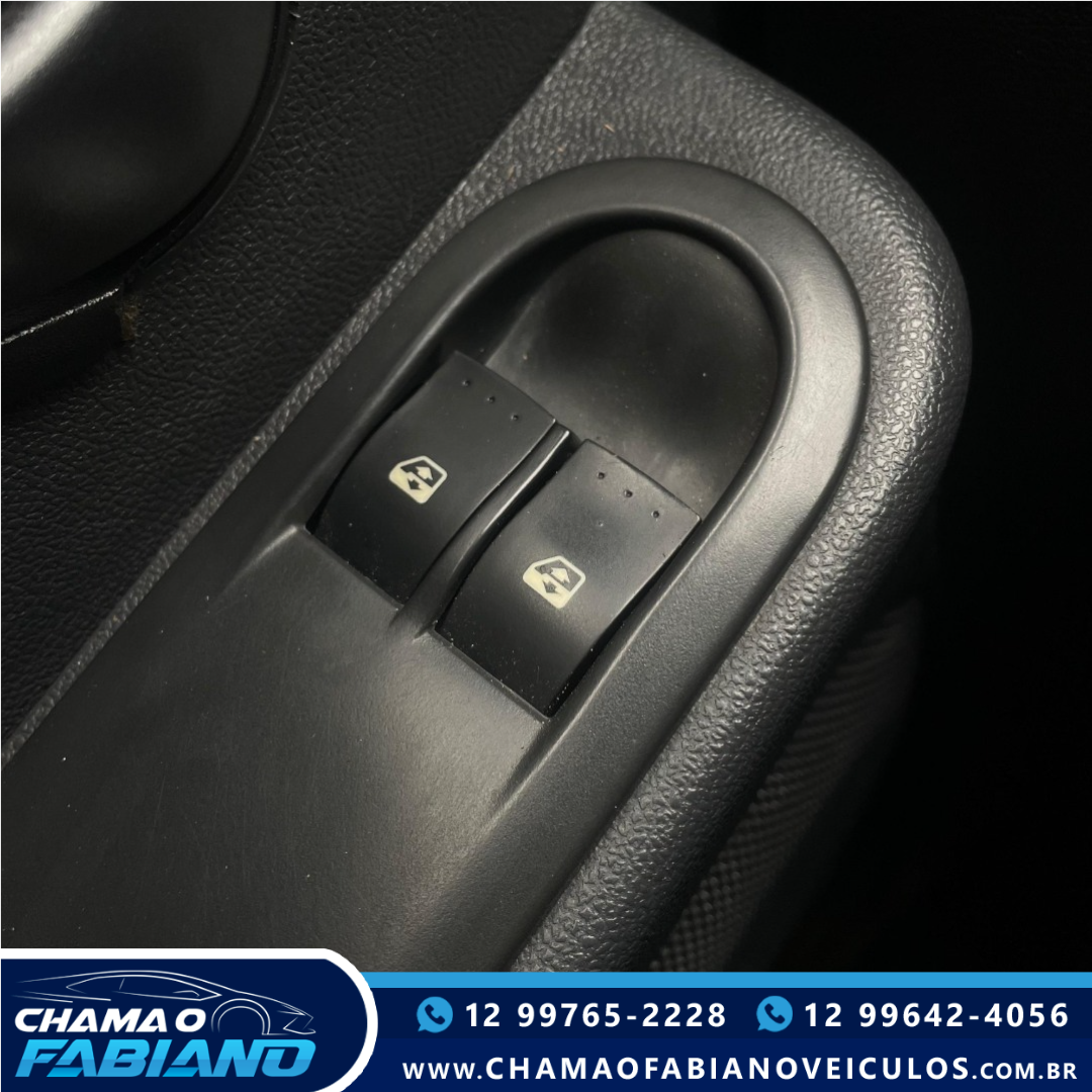 RENAULT Sandero 1.6 16V 4P FLEX STEPWAY RENAULT Sandero 1.6 16V 4P FLEX STEPWAY