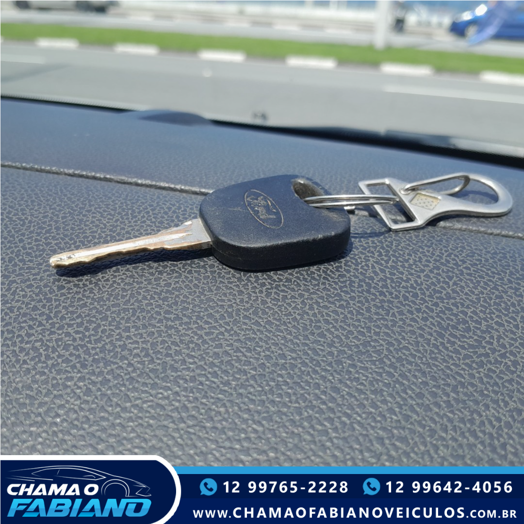 FORD Fiesta Hatch 1.0 4P FLEX FORD Fiesta Hatch 1.0 4P FLEX