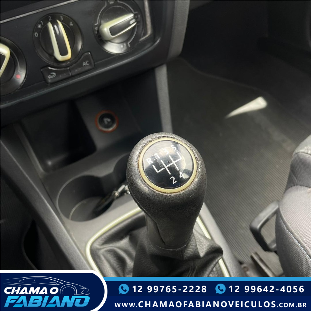 VOLKSWAGEN Fox 1.6 4P SELEÇÃO FLEX VOLKSWAGEN Fox 1.6 4P SELEÇÃO FLEX