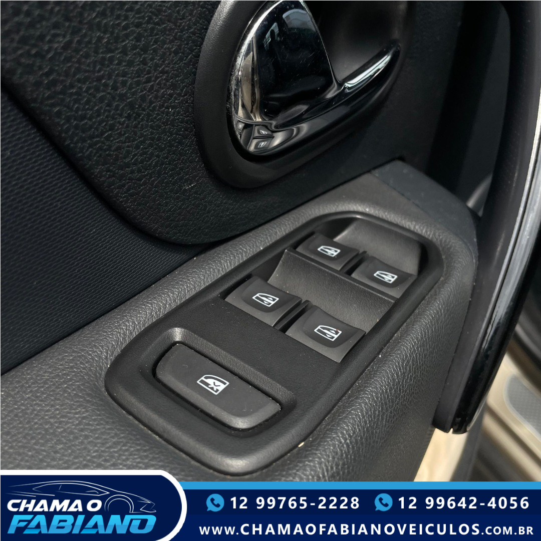 RENAULT Sandero 1.6 16V 4P FLEX STEPWAY AUTOMÁTICO RENAULT Sandero 1.6 16V 4P FLEX STEPWAY AUTOMÁTICO