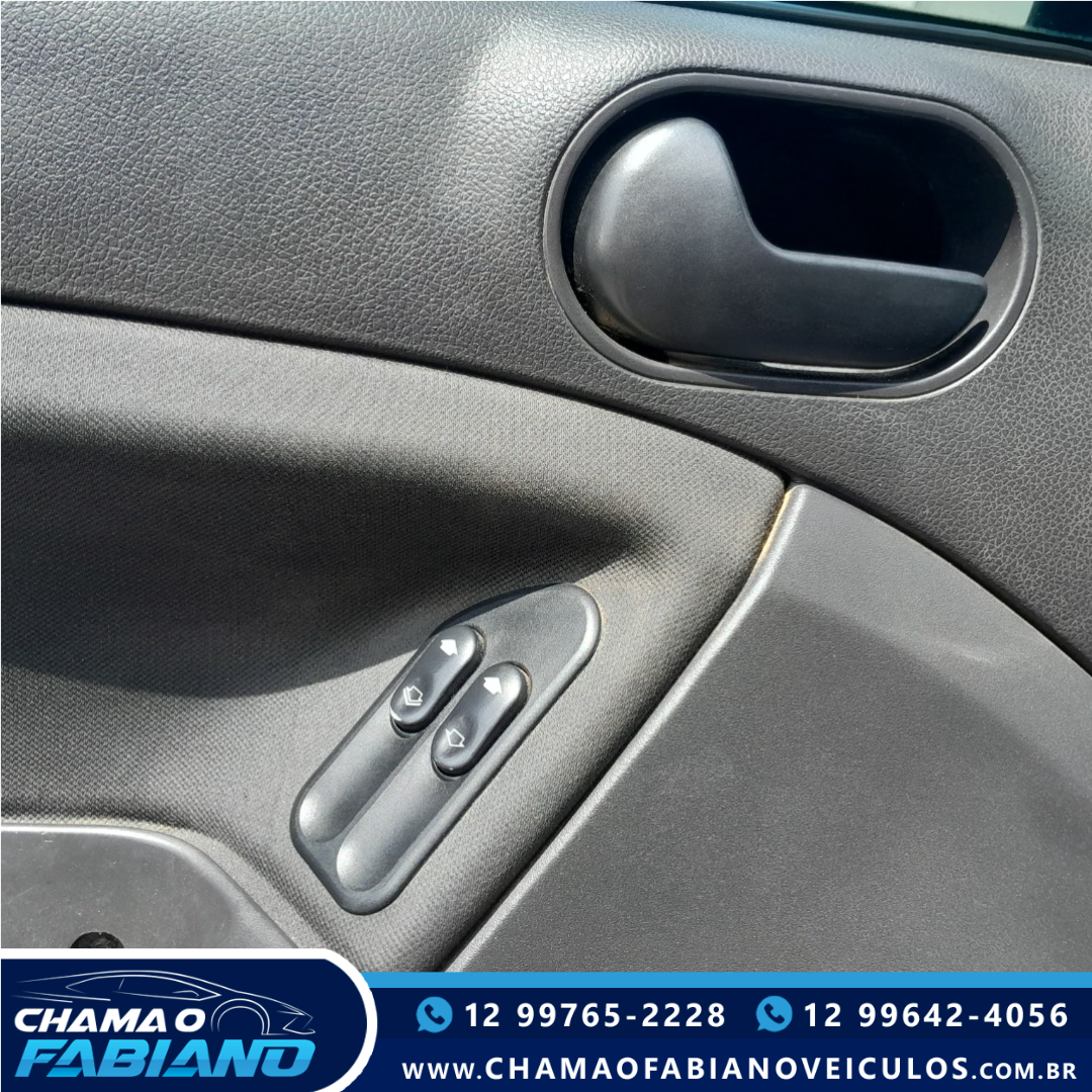 FORD Fiesta Hatch 1.0 4P FLEX FORD Fiesta Hatch 1.0 4P FLEX