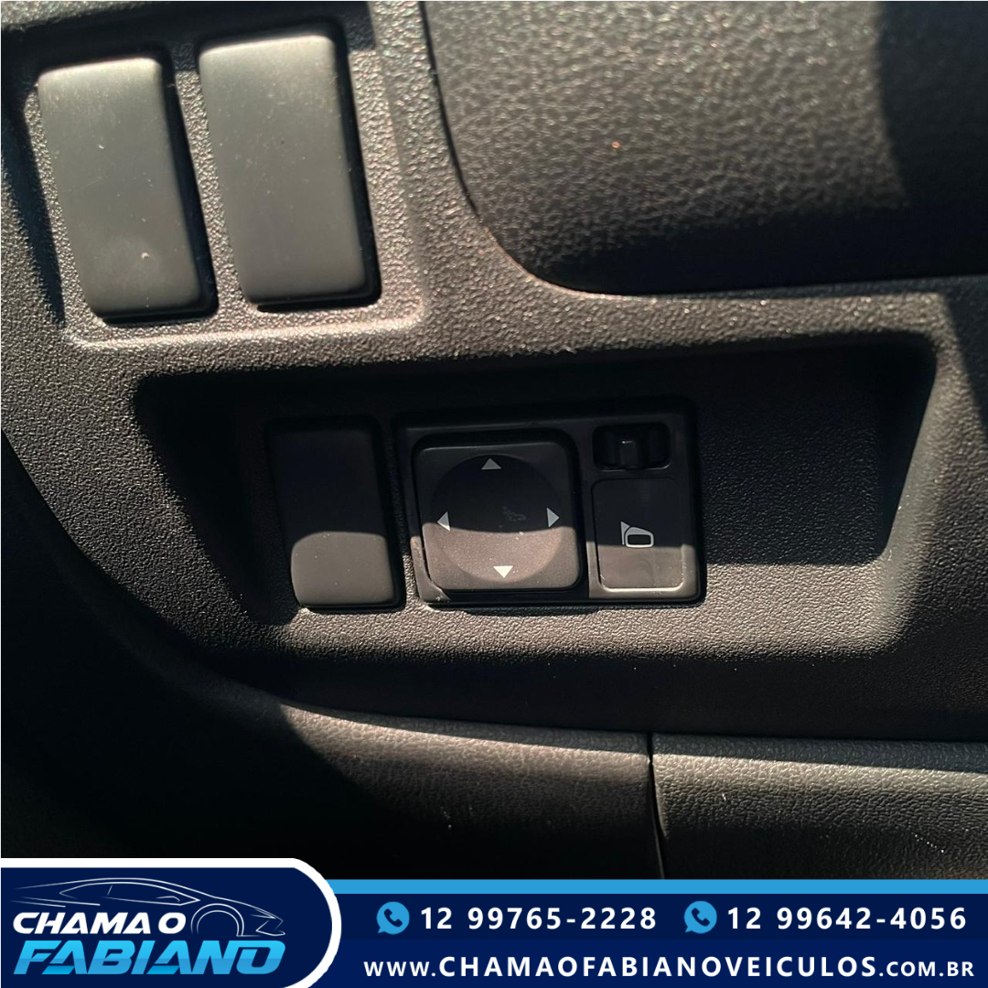 NISSAN March 1.0 16V 4P FLEX NISSAN March 1.0 16V 4P FLEX
