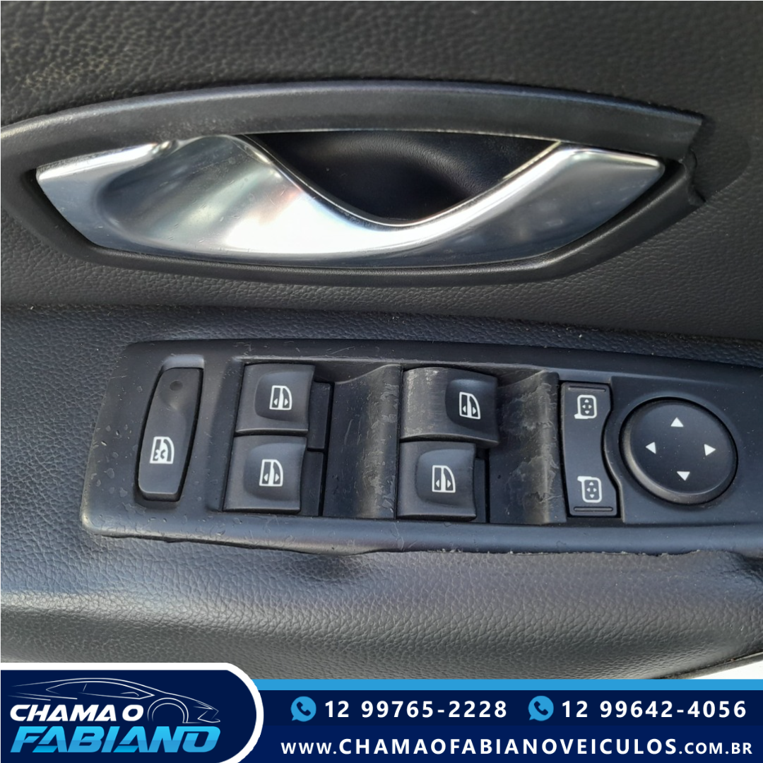 RENAULT Fluence 2.0 16V 4P FLEX DYNAMIQUE AUTOMÁTICO