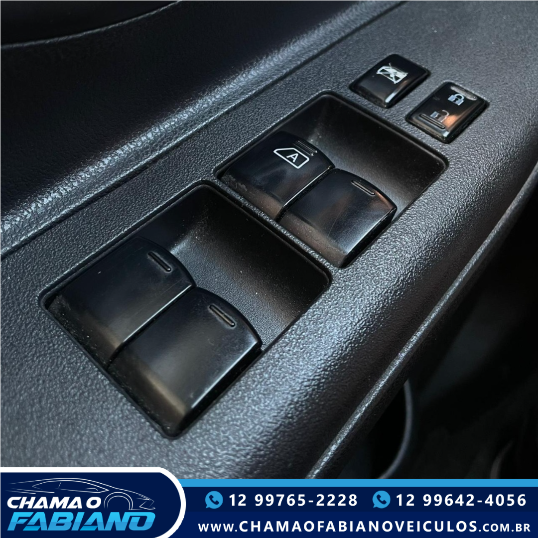 NISSAN March 1.0 16V 4P FLEX NISSAN March 1.0 16V 4P FLEX