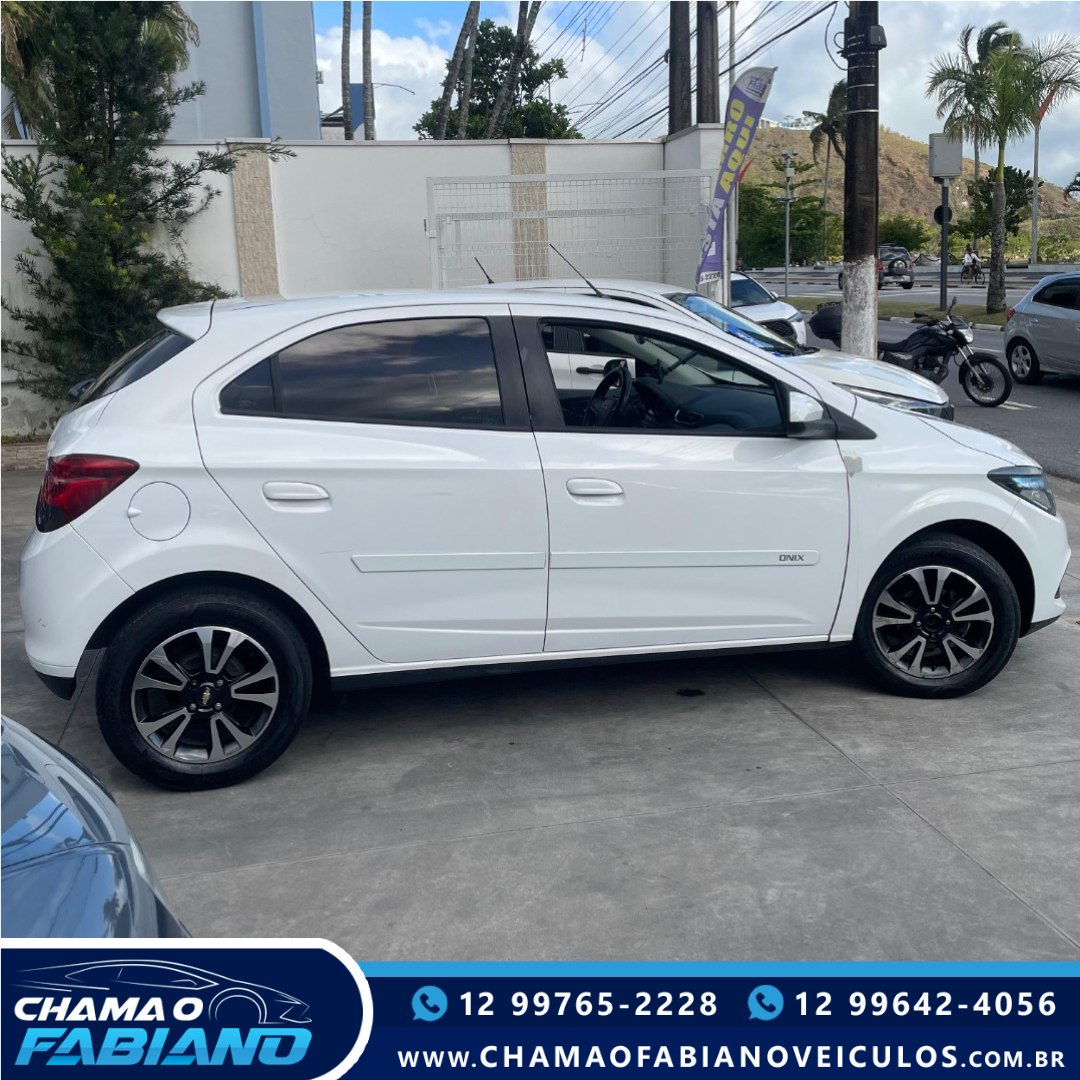 CHEVROLET Onix Hatch 1.4 4P FLEX LTZ CHEVROLET Onix Hatch 1.4 4P FLEX LTZ
