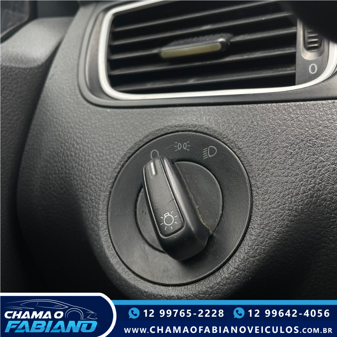 VOLKSWAGEN Fox 1.6 4P SELEÇÃO FLEX VOLKSWAGEN Fox 1.6 4P SELEÇÃO FLEX