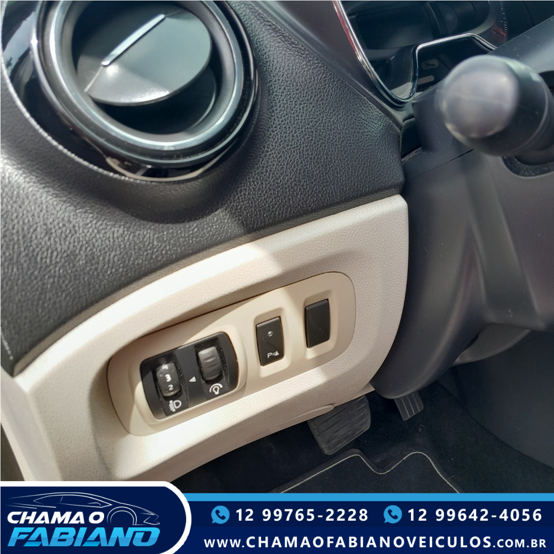 RENAULT Captur 1.6 16V 4P FLEX SCE INTENSE X-TRONIC CVT