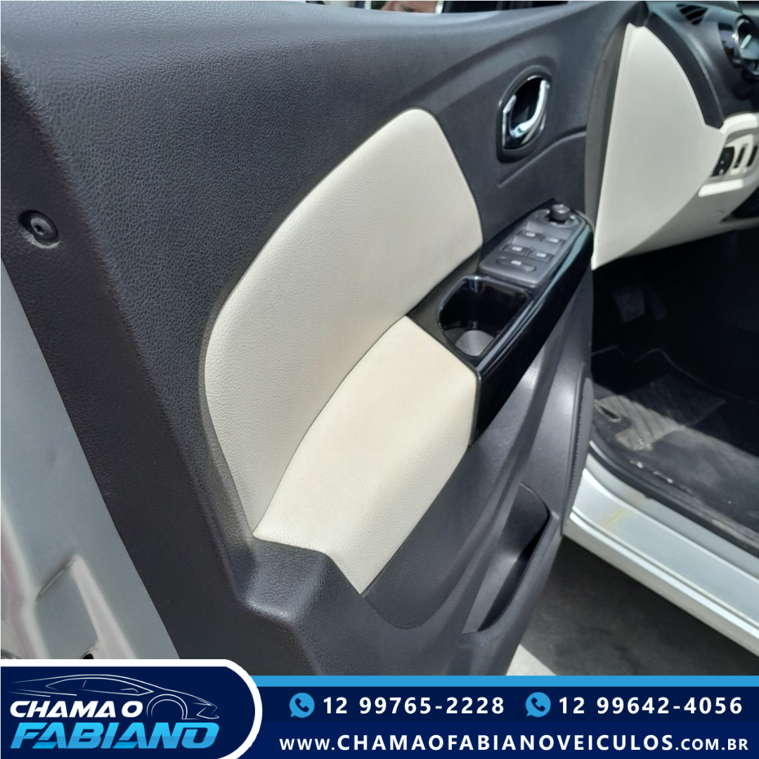 RENAULT Captur 1.6 16V 4P FLEX SCE INTENSE X-TRONIC CVT