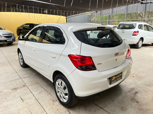 Onix Hatch 1.4 4P FLEX LT