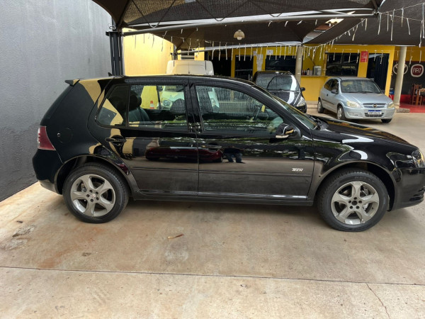 VOLKSWAGEN Golf 1.6 4P TECH FLEX