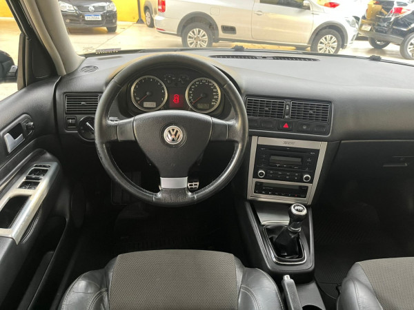 VOLKSWAGEN Golf 1.6 4P TECH FLEX