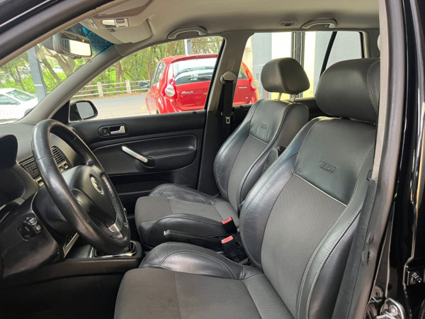 VOLKSWAGEN Golf 1.6 4P TECH FLEX