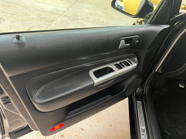 VOLKSWAGEN Golf 1.6 4P TECH FLEX