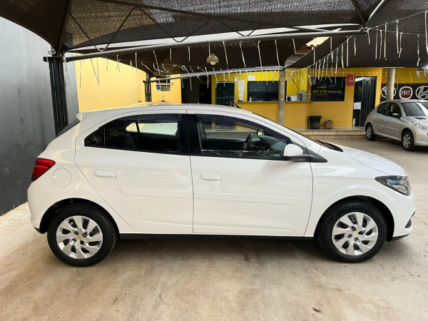 Onix Hatch 1.4 4P FLEX LT
