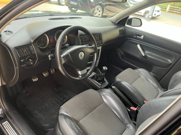 VOLKSWAGEN Golf 1.6 4P TECH FLEX