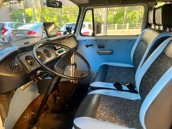 VOLKSWAGEN Kombi 1.6 FURGÃO