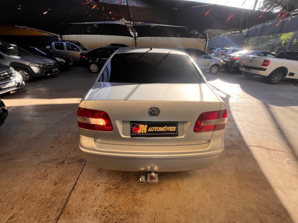 VOLKSWAGEN Polo Sedan 1.6 4P
