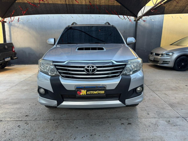 TOYOTA Hilux SW4 4.0 V6 24V 4P SRV 7LUGARES 4X4 AUTOMÁTICO