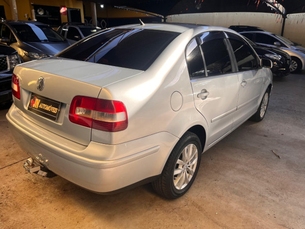 VOLKSWAGEN Polo Sedan 1.6 4P