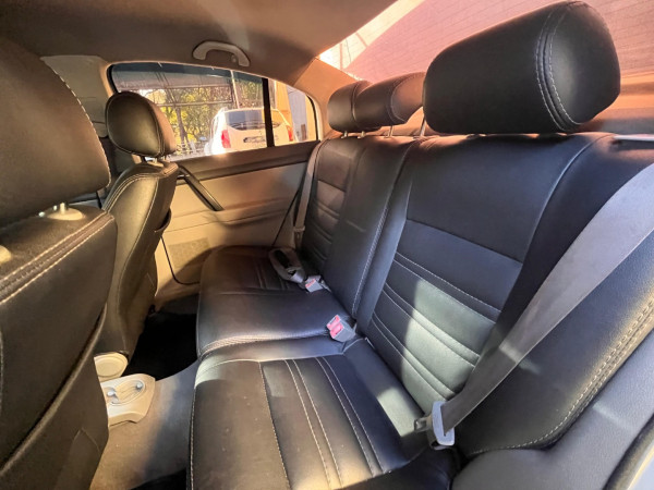 VOLKSWAGEN Polo Sedan 1.6 4P