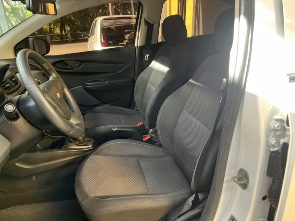 CHEVROLET Onix Hatch 1.0 4P FLEX JOY