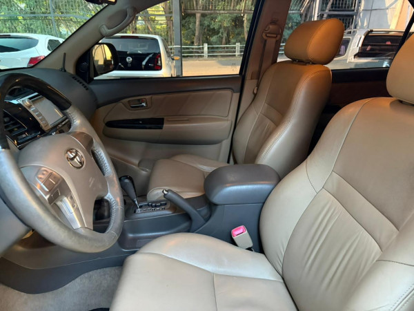 TOYOTA Hilux SW4 4.0 V6 24V 4P SRV 7LUGARES 4X4 AUTOMÁTICO