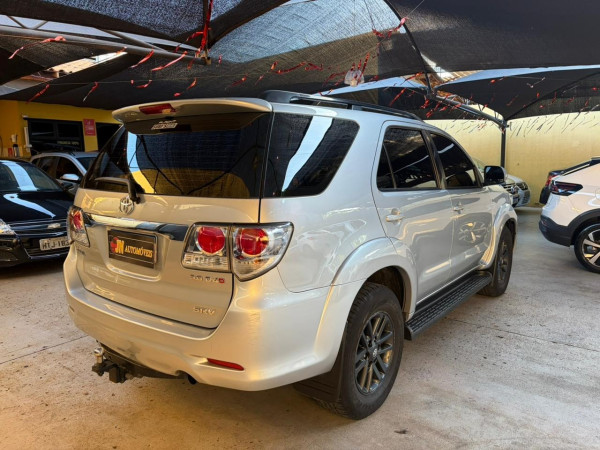 TOYOTA Hilux SW4 4.0 V6 24V 4P SRV 7LUGARES 4X4 AUTOMÁTICO