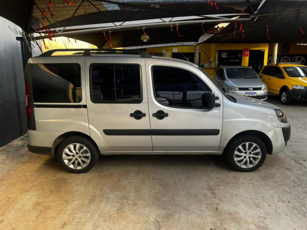 FIAT Doblo 1.8 16V 4P FLEX ESSENCE 7 LUGARES