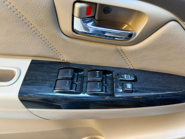 TOYOTA Hilux SW4 4.0 V6 24V 4P SRV 7LUGARES 4X4 AUTOMÁTICO