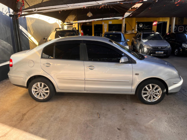 VOLKSWAGEN Polo Sedan 1.6 4P