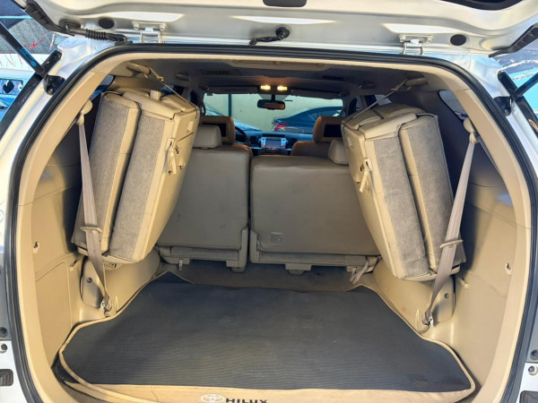 TOYOTA Hilux SW4 4.0 V6 24V 4P SRV 7LUGARES 4X4 AUTOMÁTICO