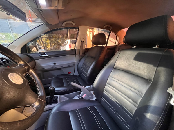 VOLKSWAGEN Polo Sedan 1.6 4P