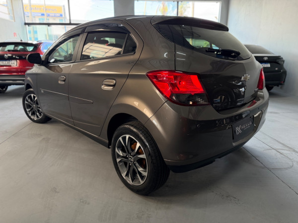 CHEVROLET Onix Hatch 1.4 4P FLEX LT AUTOMÁTICO