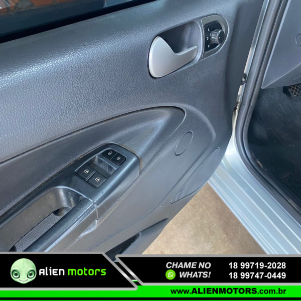 VOLKSWAGEN Gol 1.0 MI 4P