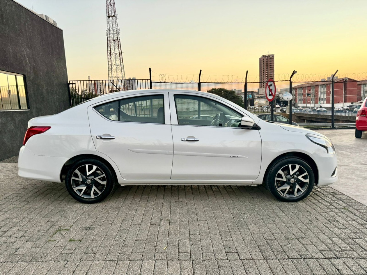 Versa Sedan 1.6 16V 4P UNIQUE FLEX