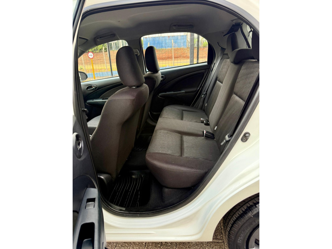 Etios Hatch 1.3 16V 4P FLEX X Etios Hatch 1.3 16V 4P FLEX X