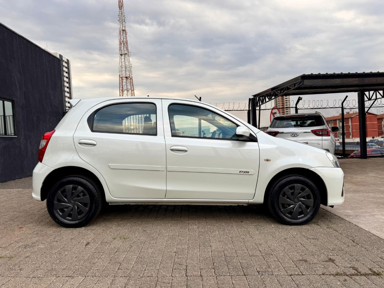 Etios Hatch 1.3 16V 4P FLEX X Etios Hatch 1.3 16V 4P FLEX X