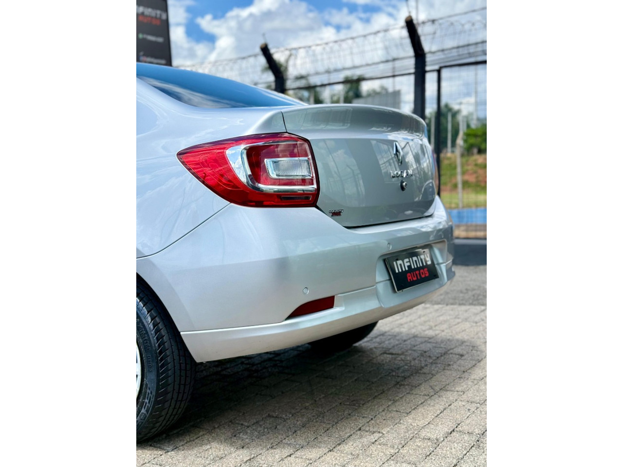 Logan 1.0 12V 4P FLEX SCE ZEN