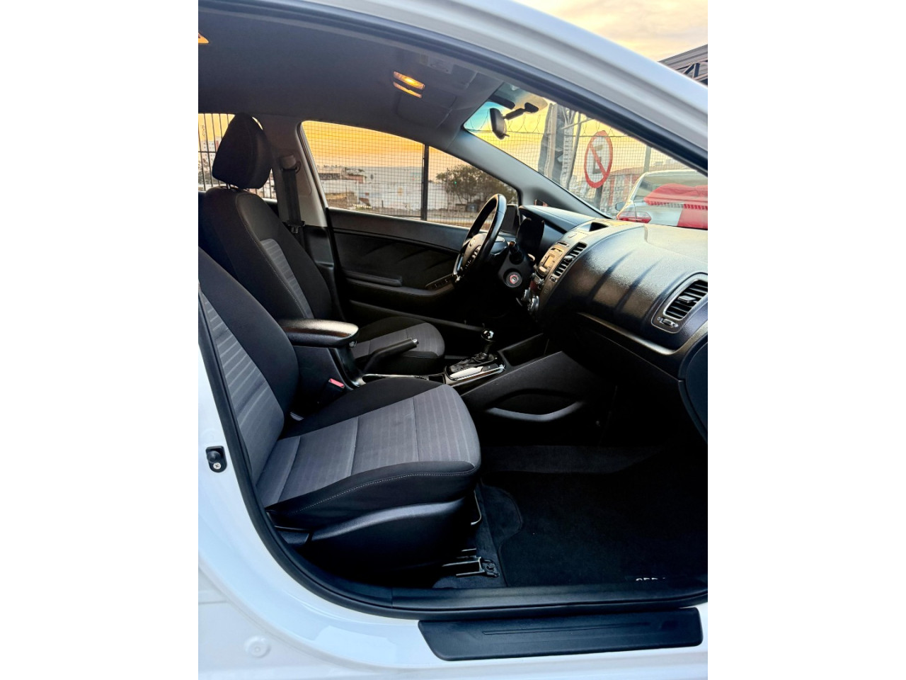 Cerato Sedan 1.6 16V 4P SX3 AUTOMÁTICO Cerato Sedan 1.6 16V 4P SX3 AUTOMÁTICO