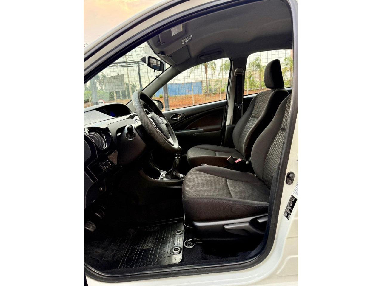 Etios Hatch 1.3 16V 4P FLEX X Etios Hatch 1.3 16V 4P FLEX X
