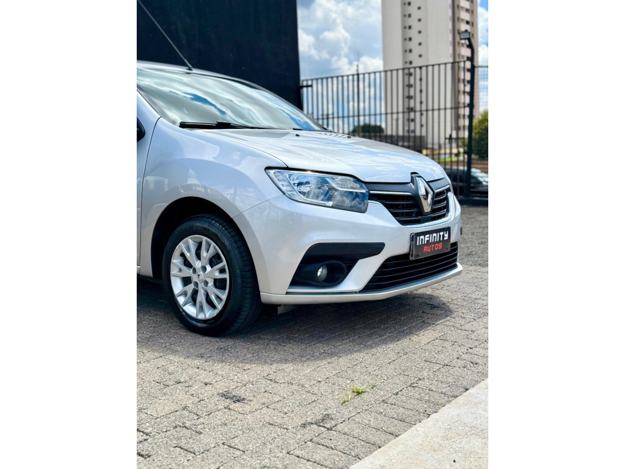 Logan 1.0 12V 4P FLEX SCE ZEN