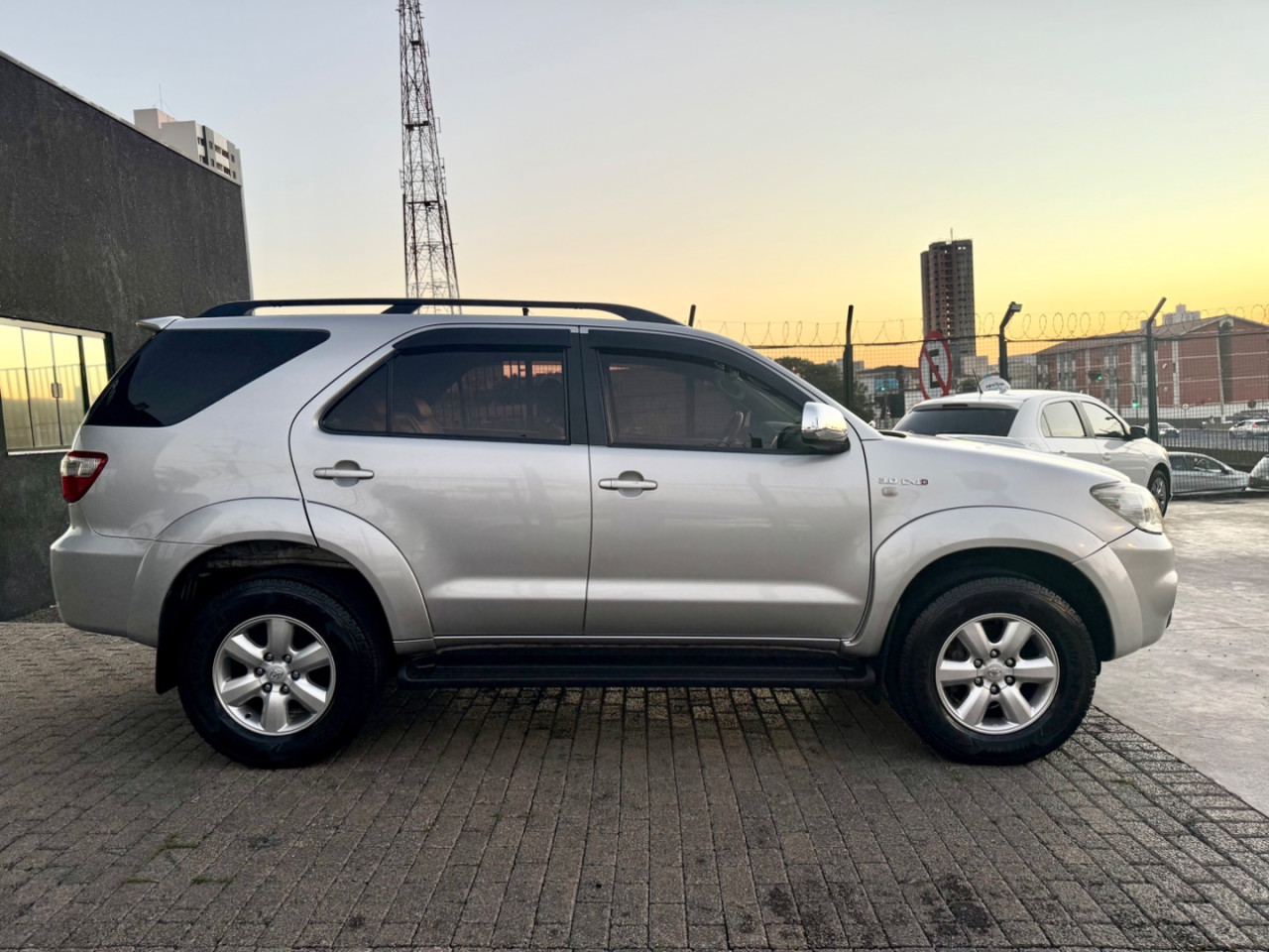 Hilux SW4 3.0 16V 4P SRV 4X4 7 LUGARES TURBO DIESEL AUTOMÁTICO