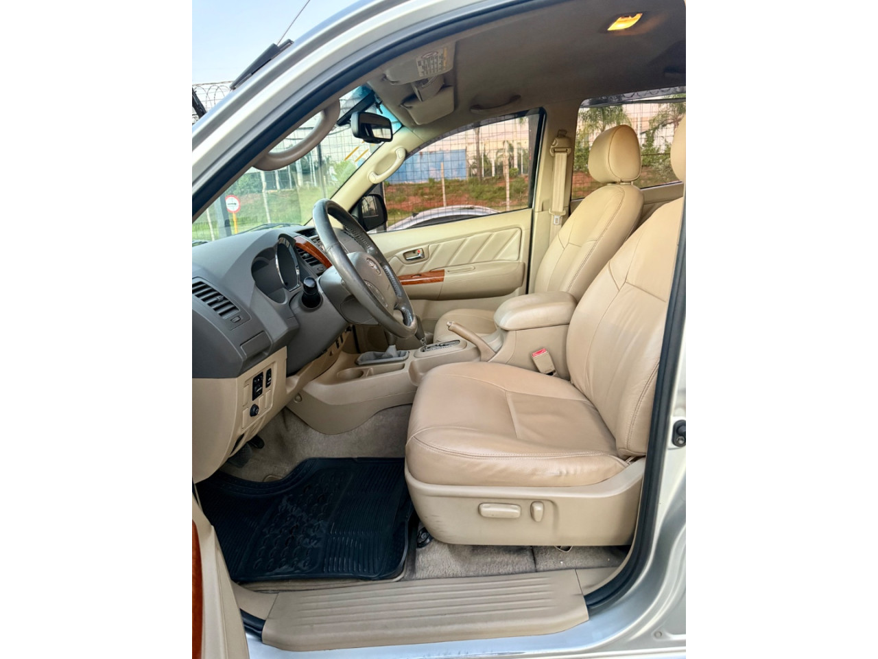 Hilux SW4 3.0 16V 4P SRV 4X4 7 LUGARES TURBO DIESEL AUTOMÁTICO
