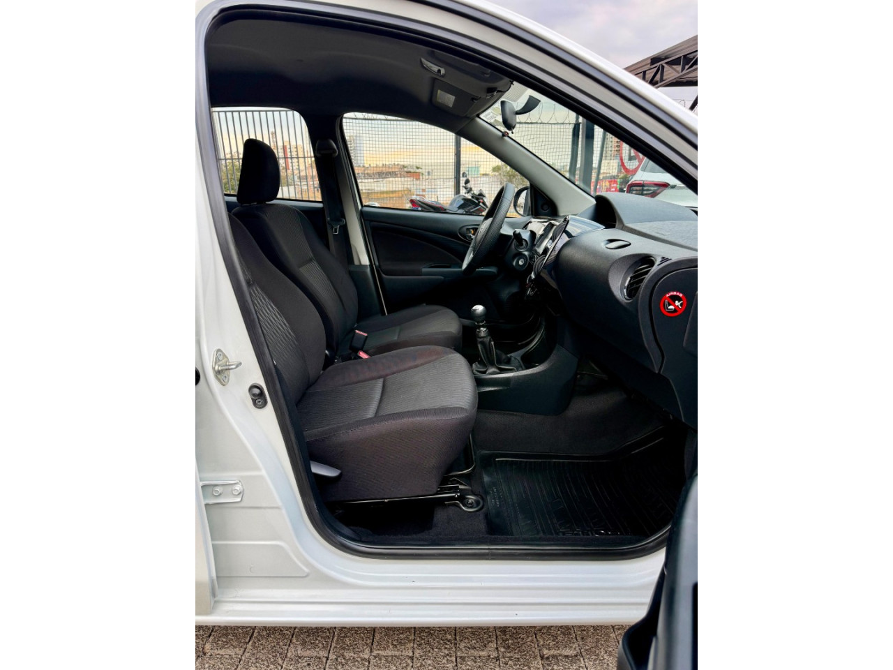 Etios Hatch 1.3 16V 4P FLEX X Etios Hatch 1.3 16V 4P FLEX X