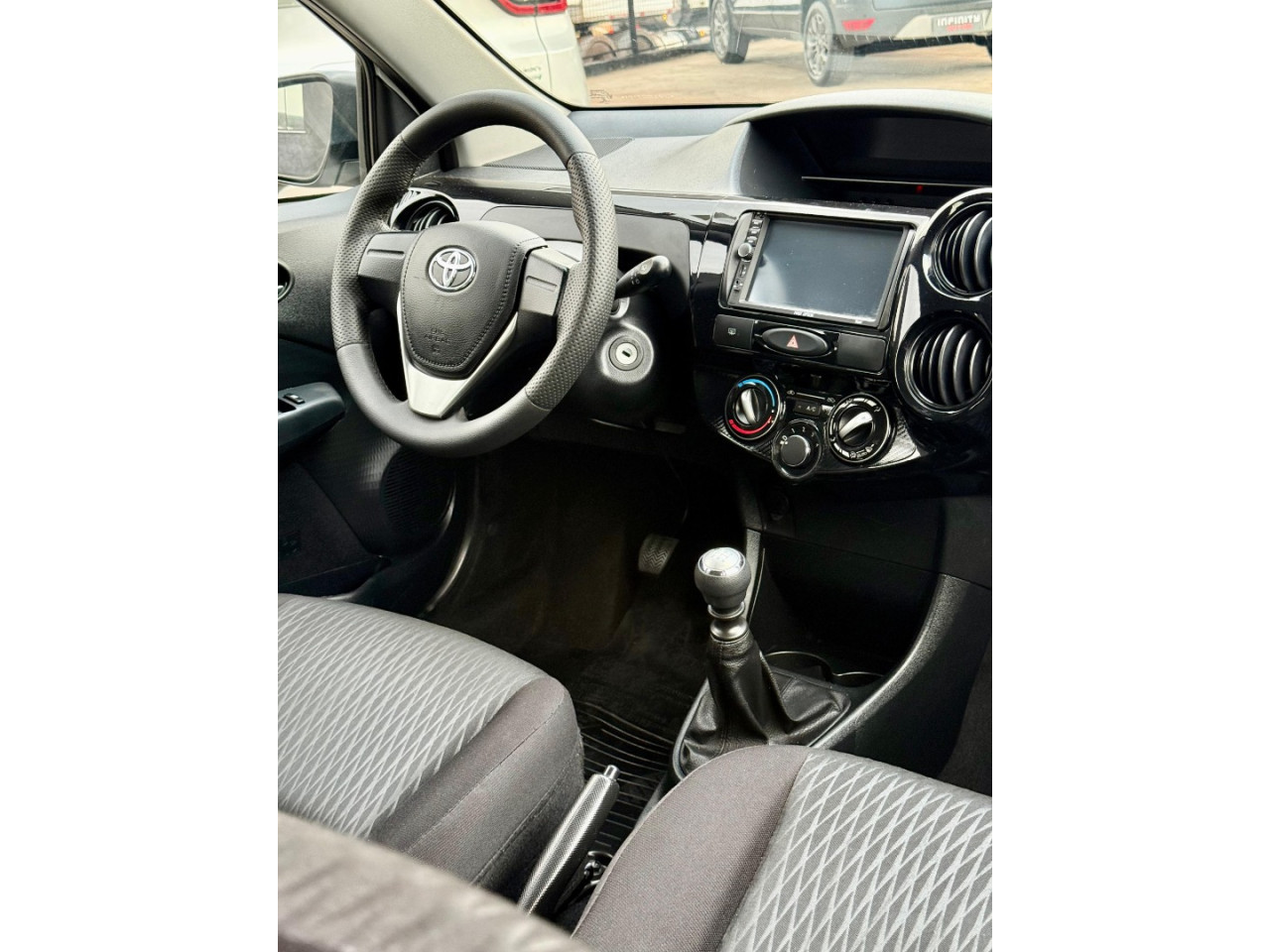 Etios Hatch 1.3 16V 4P FLEX X Etios Hatch 1.3 16V 4P FLEX X
