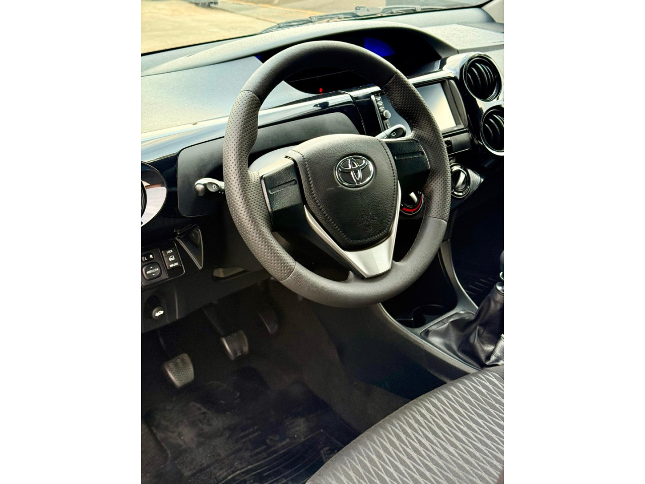 Etios Hatch 1.3 16V 4P FLEX X Etios Hatch 1.3 16V 4P FLEX X