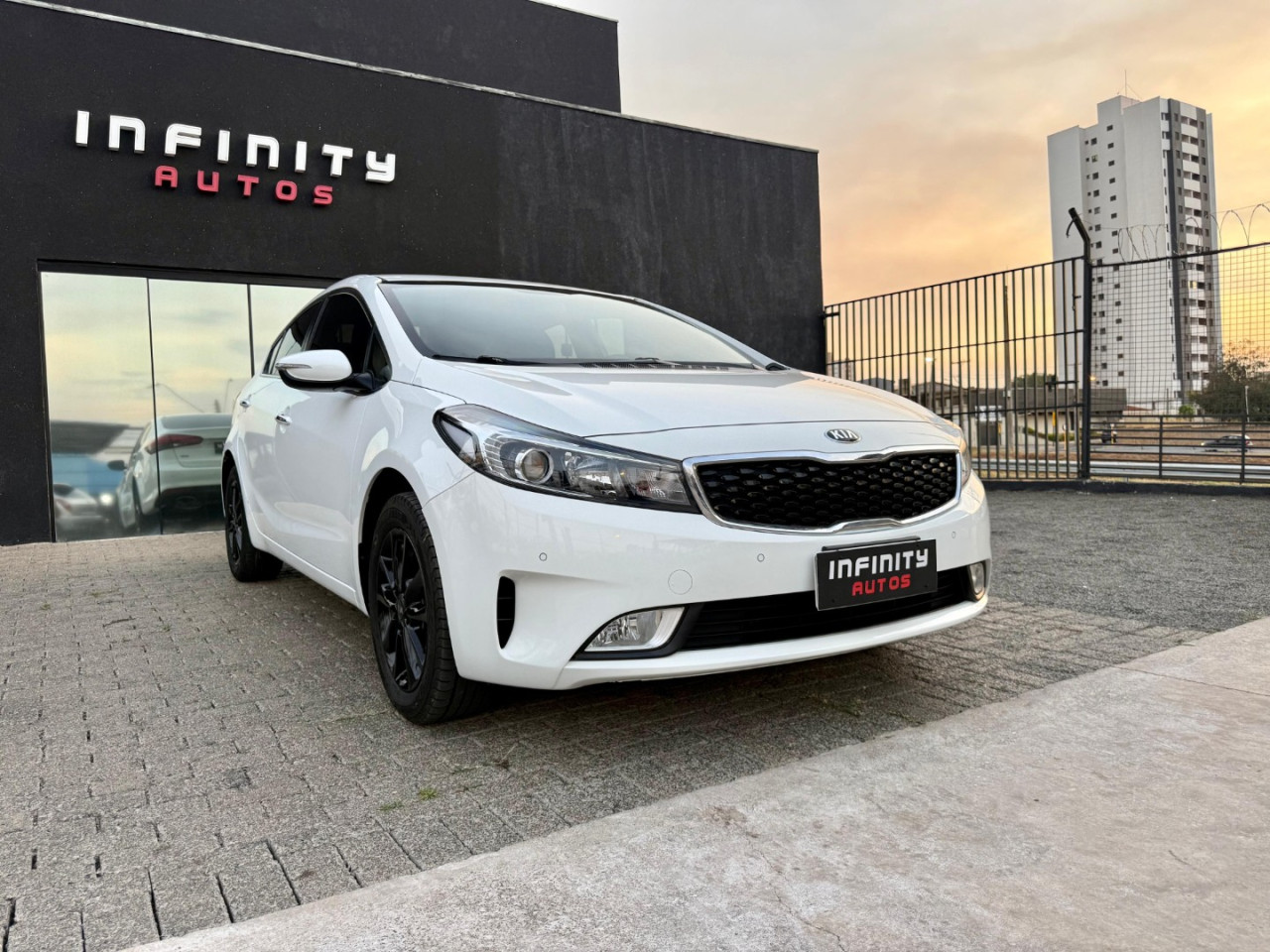 Cerato Sedan 1.6 16V 4P SX3 AUTOMÁTICO Cerato Sedan 1.6 16V 4P SX3 AUTOMÁTICO