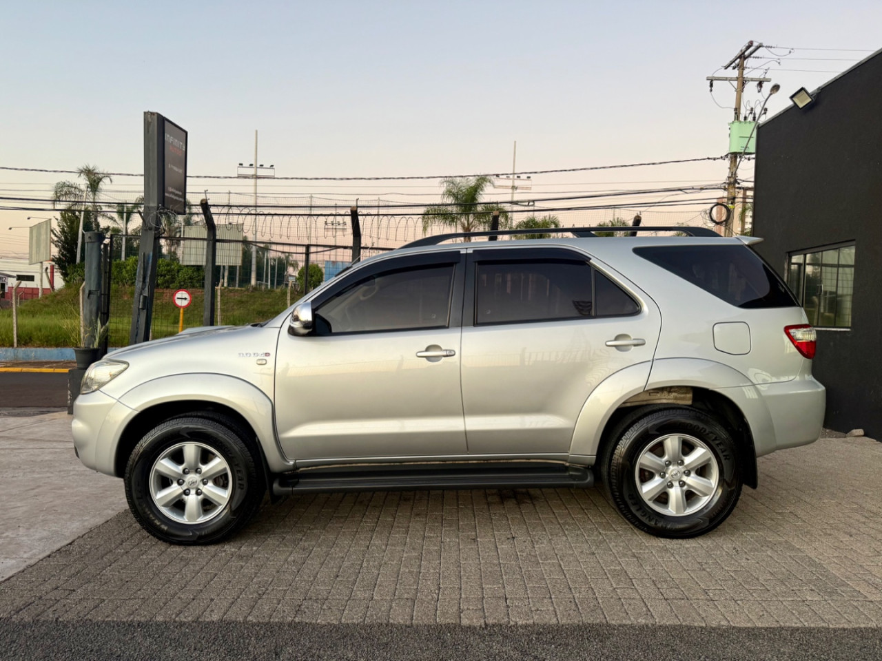 Hilux SW4 3.0 16V 4P SRV 4X4 7 LUGARES TURBO DIESEL AUTOMÁTICO