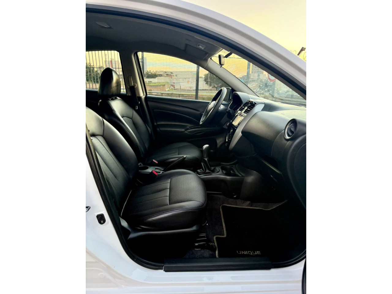 Versa Sedan 1.6 16V 4P UNIQUE FLEX