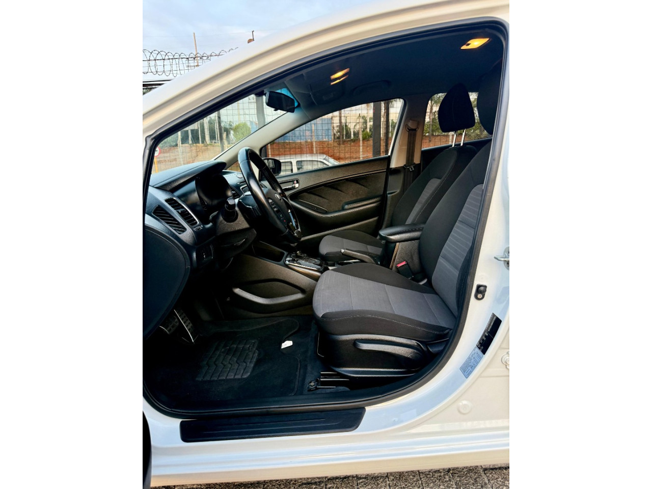 Cerato Sedan 1.6 16V 4P SX3 AUTOMÁTICO Cerato Sedan 1.6 16V 4P SX3 AUTOMÁTICO